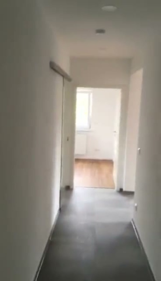 Rundgang durch eine Wohnung während und nach der Renovierung